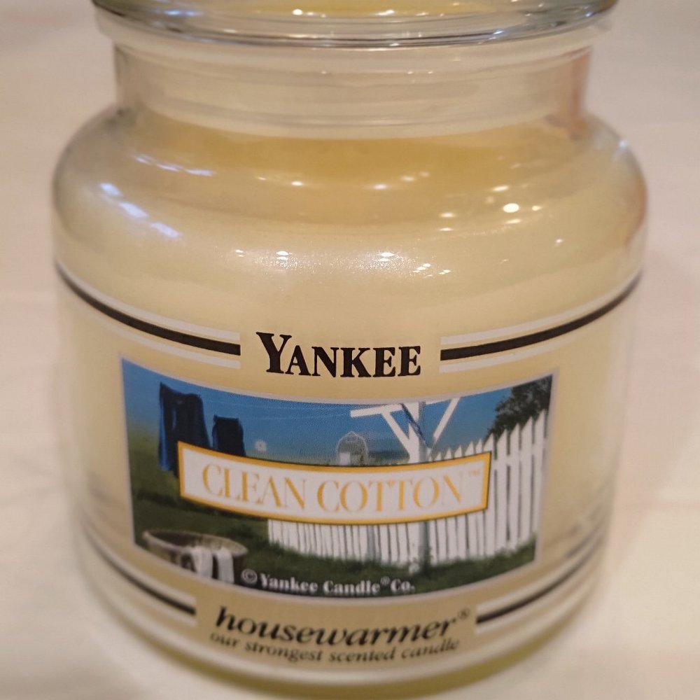 Yankee Candle  Med Jar Clean Cotton®